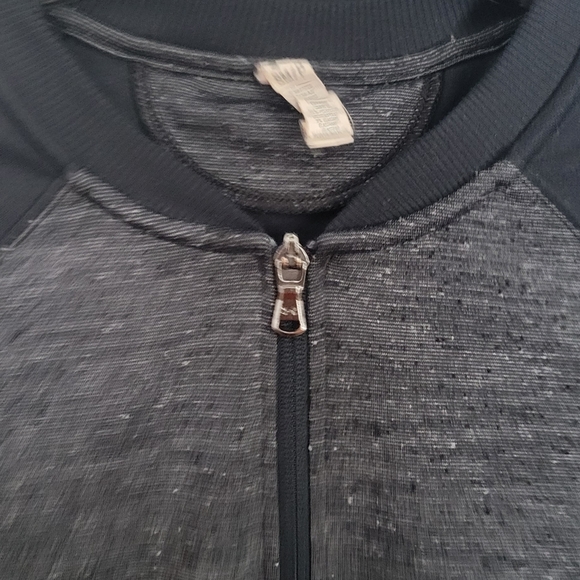 Under Armour Women’s Size Small Gray/Black StudioLux Bomber Jacket - Picture 4 of 6